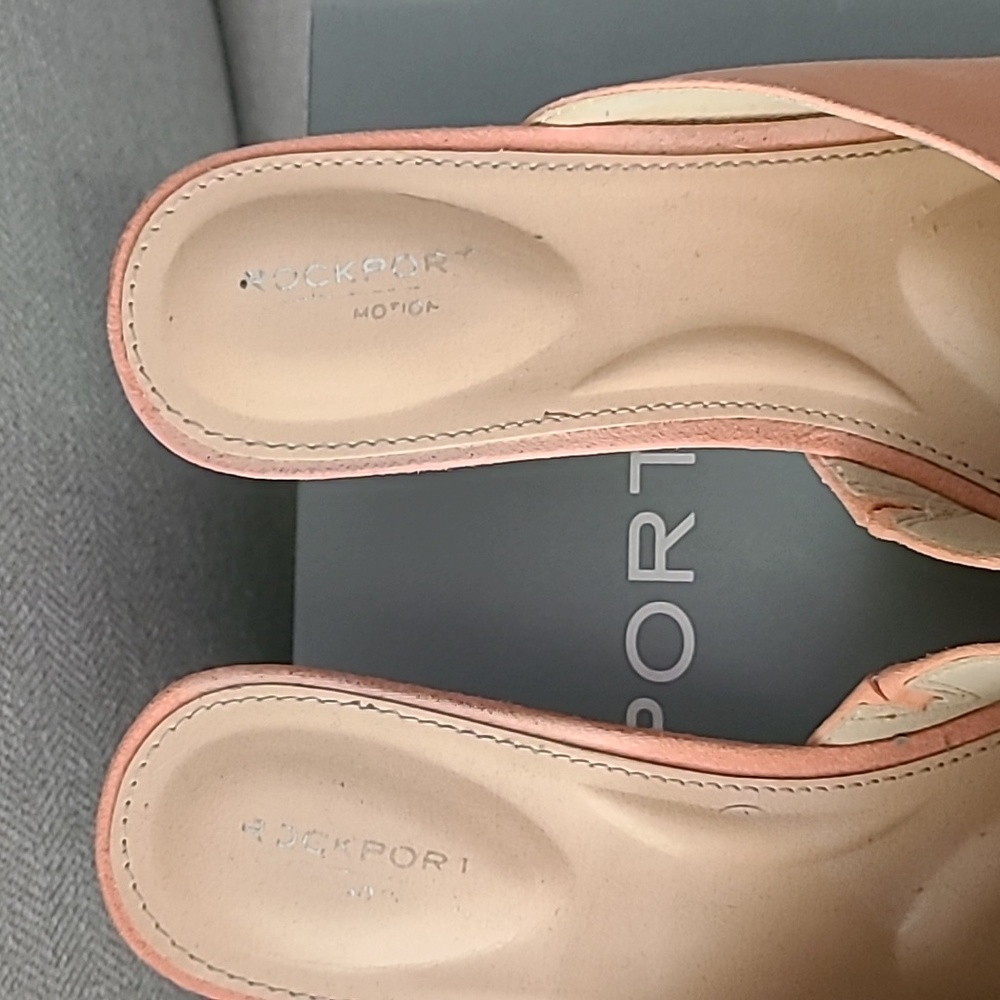 Rockport Taylor Assymetrical Slides in Suede - 8.5 - Picture 6 of 14